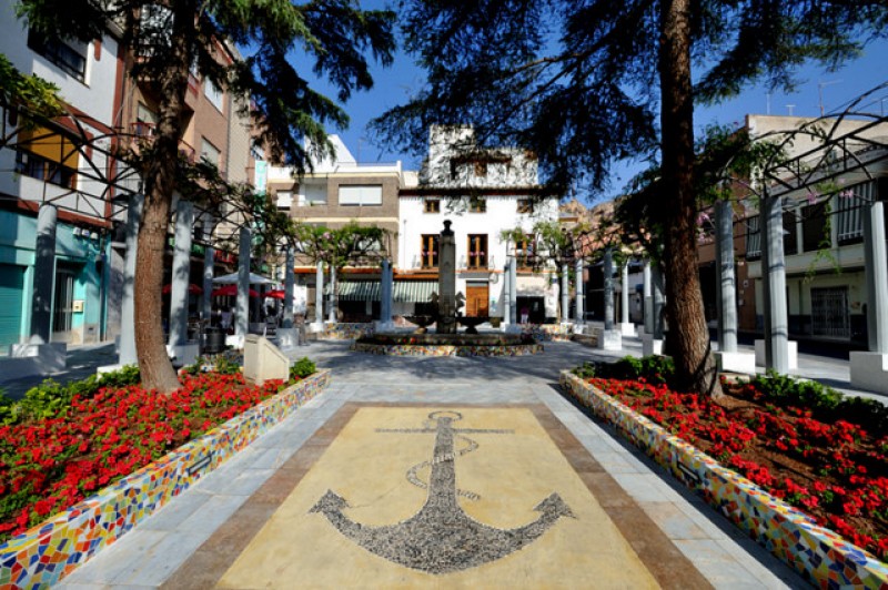 The Jardín de los Patos public square in Alhama de Murcia