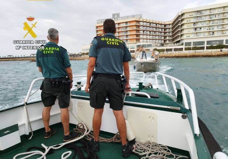 English boat owner in hot water after crashing off Alicante