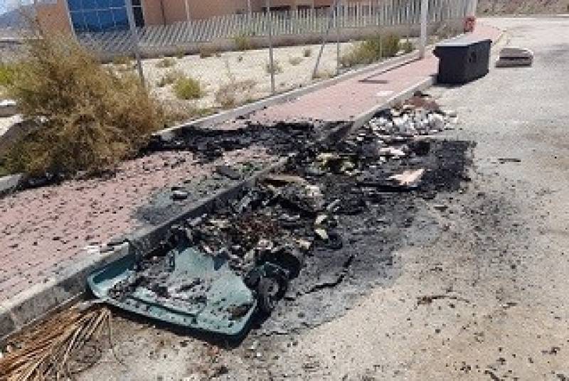 Council condemns spate of mindless vandalism as refuse bins in Mazarron and Camposol set alight