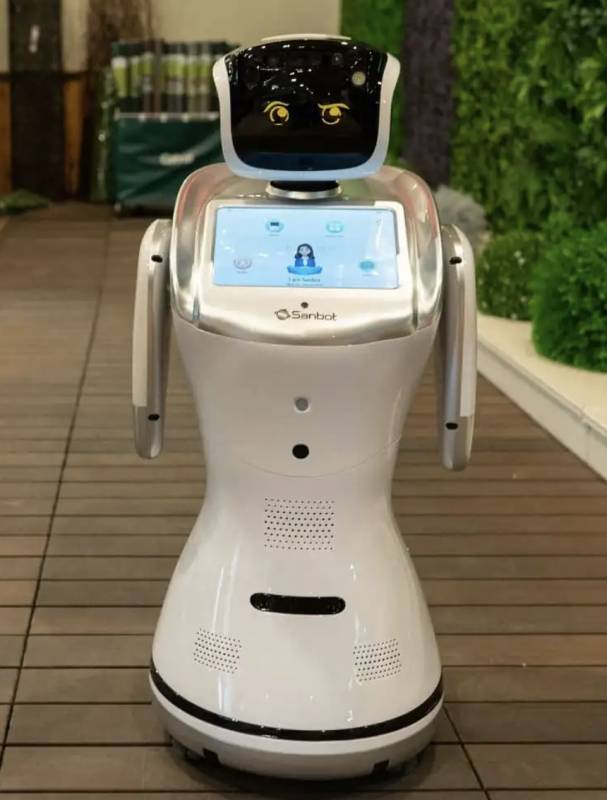 Iconic Benidorm hotel to add a host of robotic butlers to their workforce