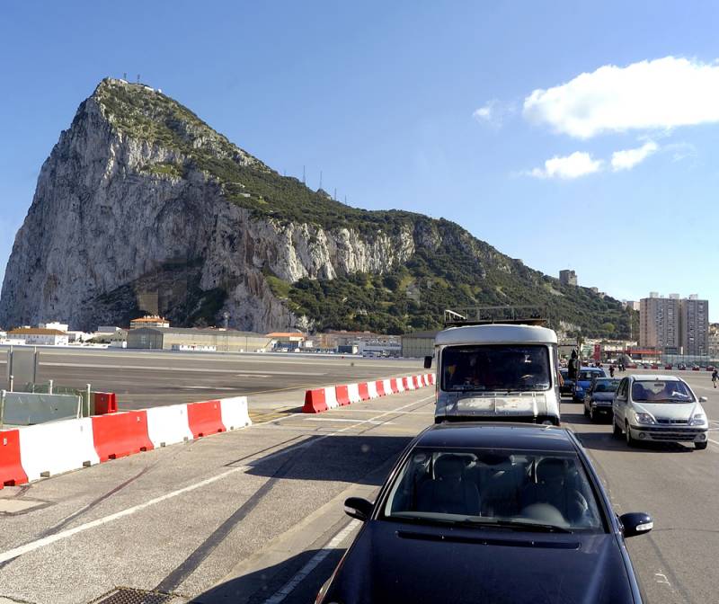 Gibraltar border police inspector suspended for five months over passport control dispute