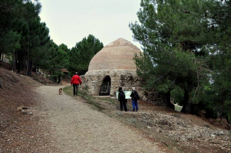 Alhama presents new hiking route from the town centre to the snow wells of Sierra Espuña
