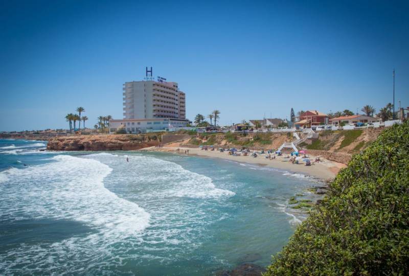Swimming once again allowed at Cala Cerrada after two-day closure due to water contamination