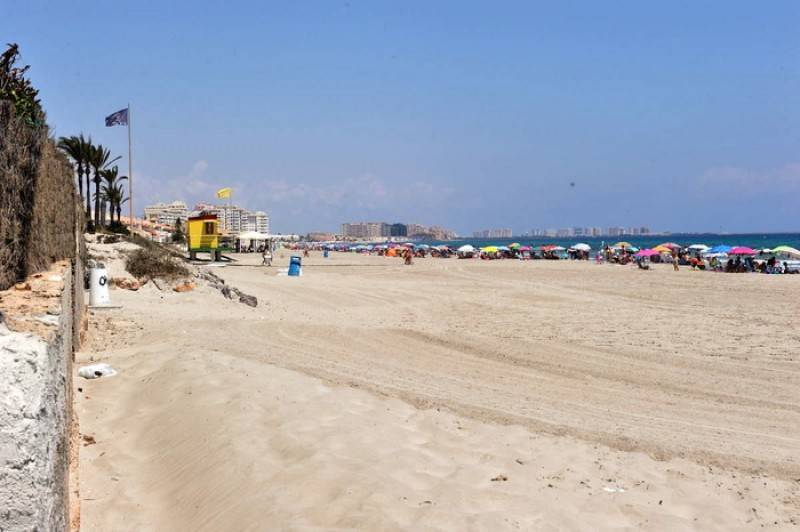 La Manga beaches reopen after ship spill deemed harmless