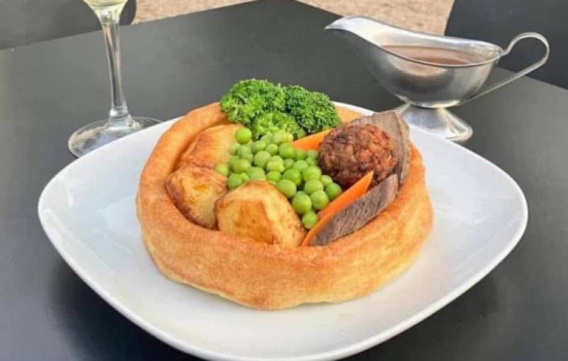 March Madness at La Palmera Bar & Grill: great food, live entertainment and legendary Sunday roasts