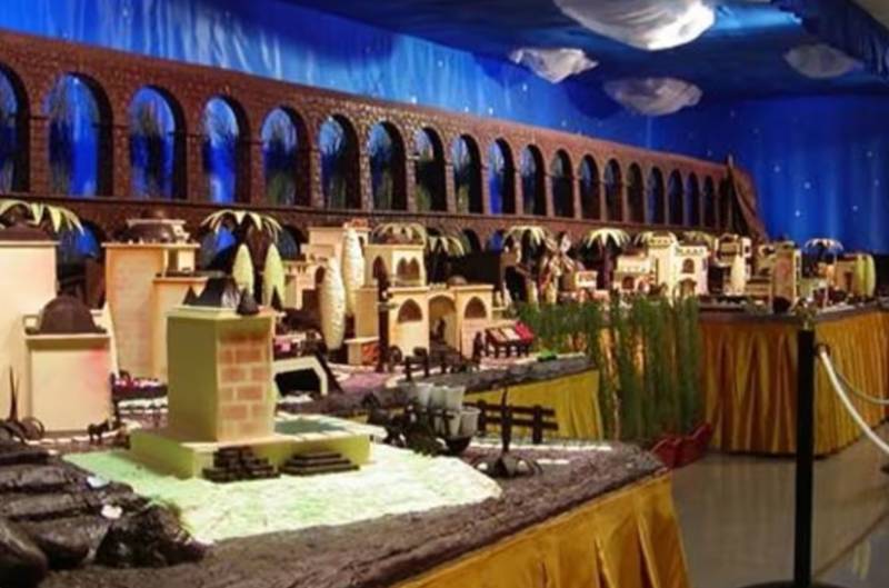 Córdoba's Rute's giant chocolate nativity scene opens with a Mediterranean theme
